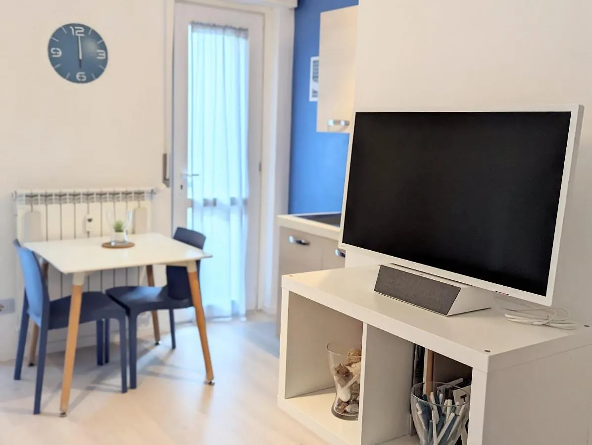 Large New Stylish Studio Apt - Metro Fast Wifi A/C Apartment Milan