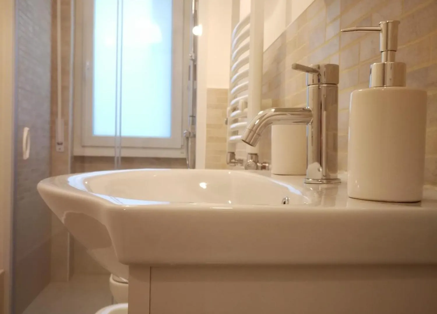 Large New Stylish Studio Apt - Metro Fast Wifi A/C Apartment Milan 0*,