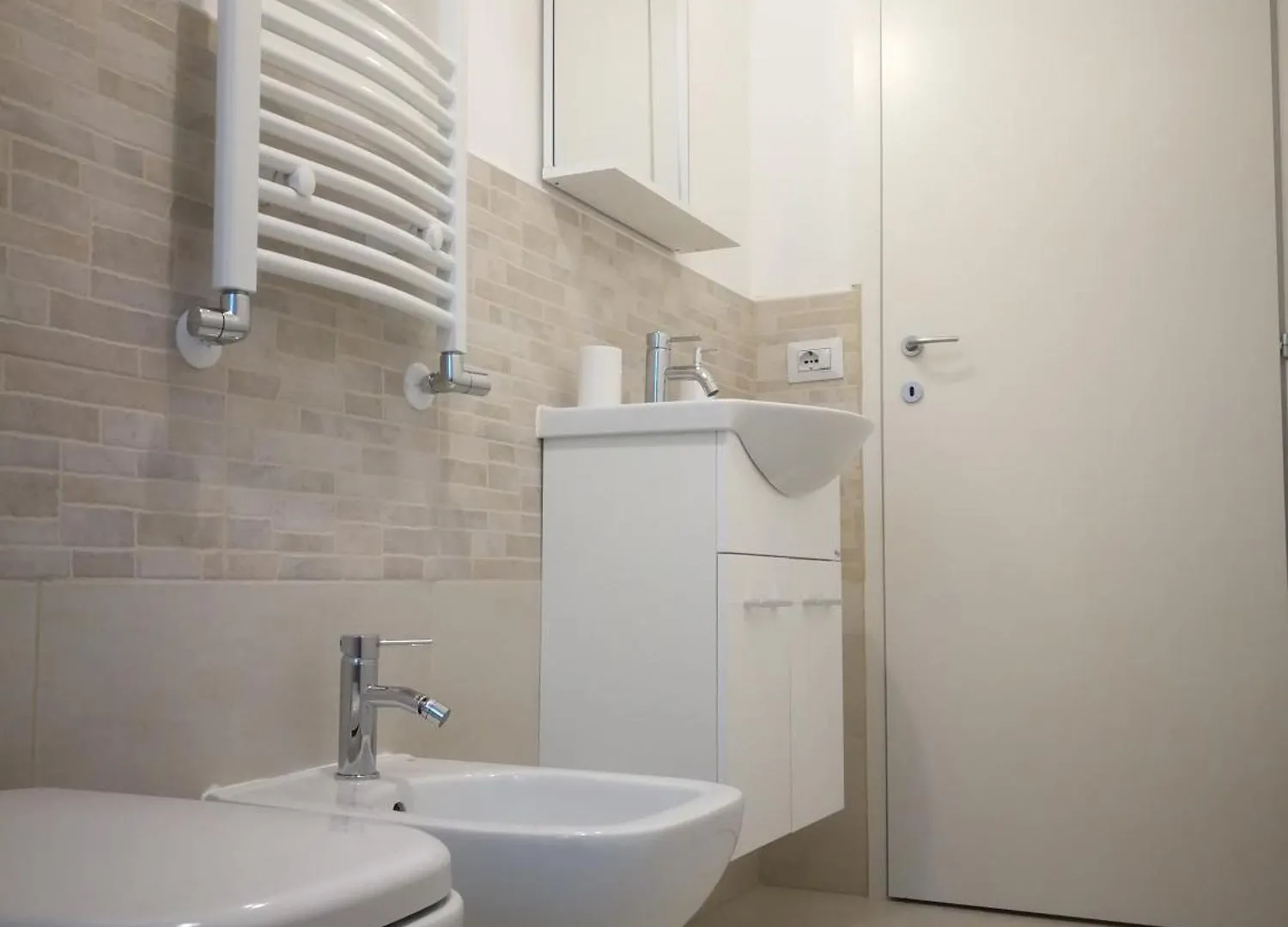 Large New Stylish Studio Apt - Metro Fast Wifi A/C Daire Milano